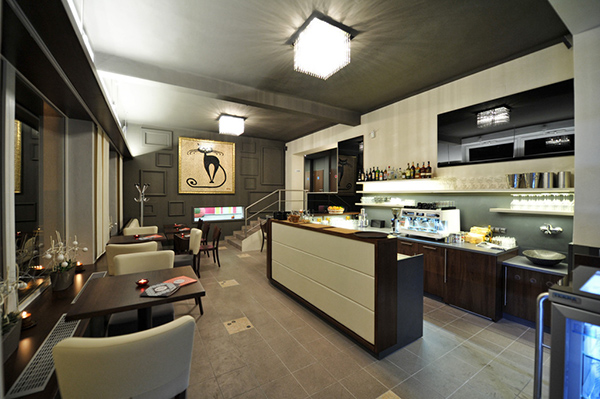 the cat cafe